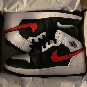 Air Jordan 1 Mid